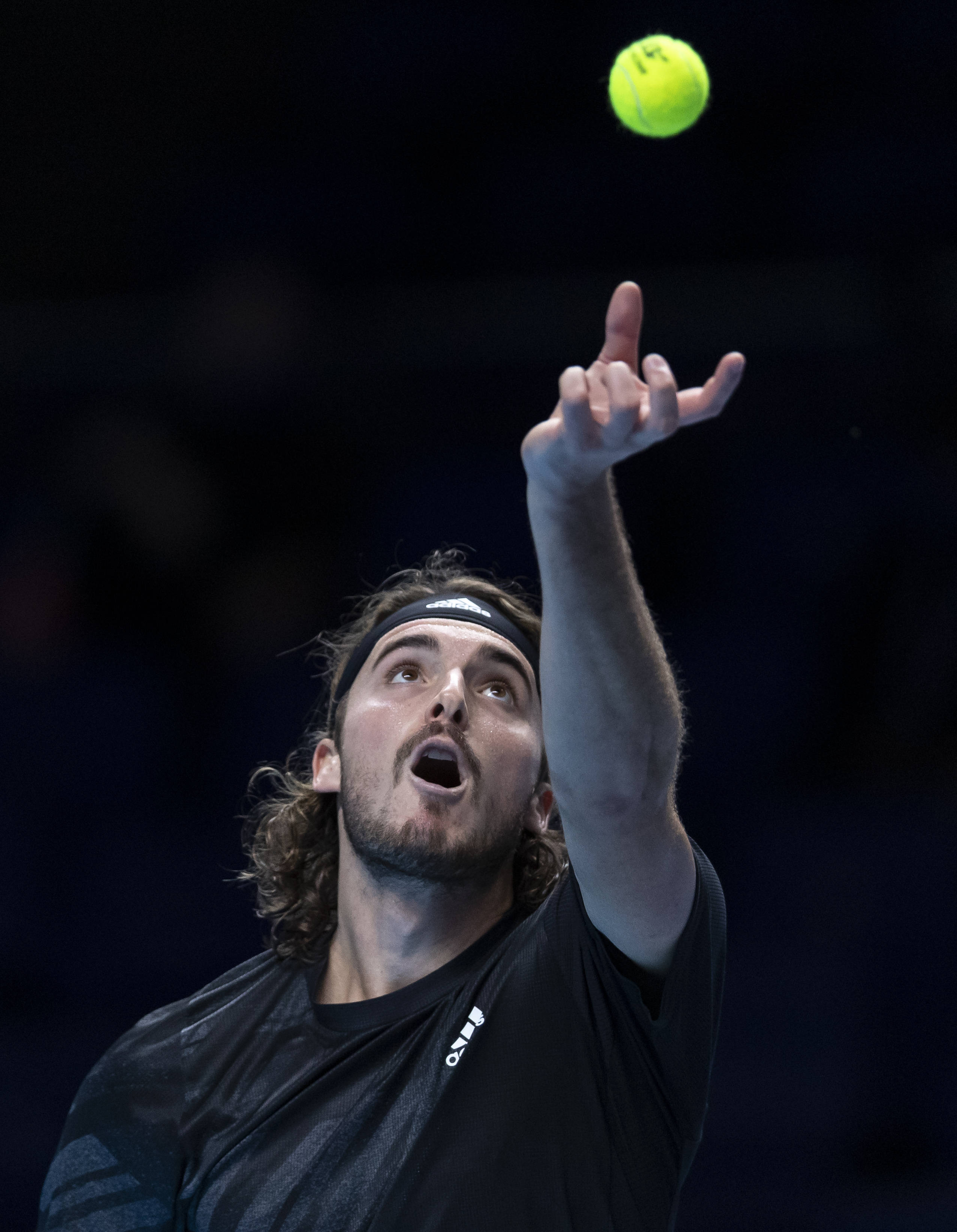 意大利网球队横扫世界网球队，西西帕斯制霸全场