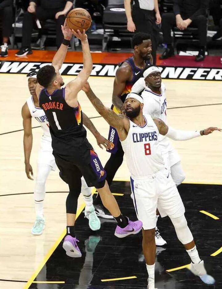 包含独行侠鏖战澳大利亚男篮，莫里斯完成帽子戏法的词条