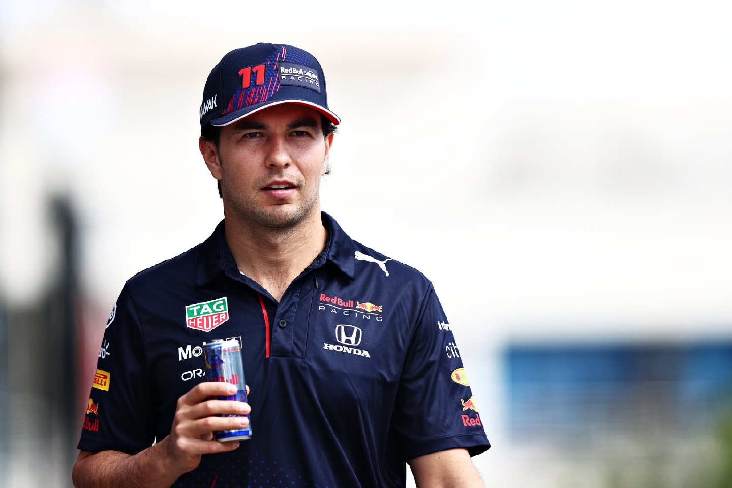 红牛车队险胜迈凯伦，佩雷兹惊艳四座