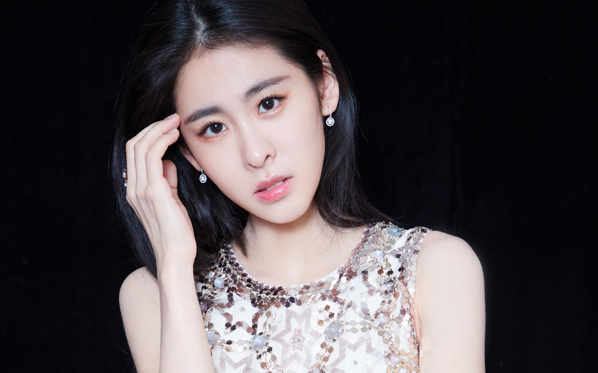 开云体育-蓝色复兴与孤勇者之歌，威廉姆斯横扫哈斯的背后，佩雷兹如何以一己之力搅动F1版图